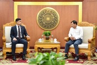 Buổi làm việc giữa Thứ trưởng Bộ Nông nghiệp và Môi trường Nguyễn Hoàng Hiệp và Đại sứ Venezuela tại Việt Nam Juan Carlos Fernandes Juáre. Ảnh: Kiều Chi