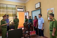 Cơ quan tố tụng tống đạt các quyết định, lệnh tố tụng đối với bị can Văn Mạnh Thắng, Chủ tịch UBND xã Thạch Khoán.