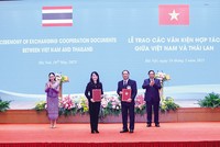 Thủ tướng Chính phủ Phạm Minh Chính và Thủ tướng Thái Lan Paetongtarn Shinawatra chứng kiến trao Bản ghi nhớ giữa UBND tỉnh Hưng Yên và Tập đoàn WHA (Thái Lan) về việc phát triển Khu công nghiệp Phù Cừ. Ảnh: Đức Thanh 