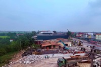 Huyện Phú Xuyên đã tiến hành cưỡng chế 6 hộ còn lại tại thôn Cầu Giẽ, xã Châu Can, bàn giao mặt bằng sạch cho chủ đầu tư triển khai Dự án đường trục phía Nam Thành phố.