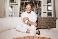 Jony Ive, cựu lãnh đạo cấp cao của Apple, cho biết mục tiêu hợp tác với OpenAI là tạo ra "những sản phẩm tuyệt vời nhằm nâng tầm nhân loại." Nguồn: The New York Times.