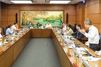 Phiên thảo luận về kinh tế - xã hội tại tổ 1. Ảnh: P.T