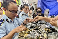 TP.HCM: Thu giữ hàng nghìn sản phẩm giả mạo thương hiệu nổi tiếng tại Saigon Square 