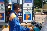 Về lâu dài, cần nghiên cứu phương án sửa đổi một cách đồng bộ cả thuế tiêu thụ đặc biệt lẫn thuế bảo vệ môi trường để có thể đánh thuế đối với mặt hàng xăng một cách hợp lý. 