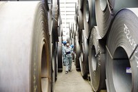 Những thay đổi mang tính chiến lược, đột phá của Bộ Chính trị về kinh tế tư nhân đang thúc giục khu vực này bắt tay thực hiện ấp ủ, mong muốn cống hiến. Trong ảnh: Hoạt động sản xuất công nghiệp tại Tập đoàn Hòa Phát. Ảnh: Đức Thanh 