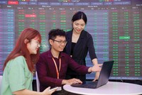 Dòng tiền vẫn đang xoay vòng quanh các nhóm ngành, các cổ phiếu có thông tin hỗ trợ