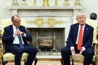 Thủ tướng Đức Friedrich Merz (trái) trong cuộc gặp Tổng thống Mỹ Donald Trump tại Nhà Trắng ngày 5/6/2025. Ảnh: REUTERS/TTXVN