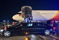 Tổng thống Litva đến Hà Nội trên chuyên cơ Vietjet