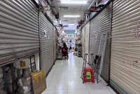Các sạp hàng chợ An Đông TP.HCM đóng cửa