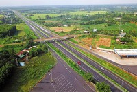 Vẫn còn gần 630.000 tỷ đồng vốn đầu tư công cần được đẩy nhanh vào các dự án. Ảnh: Đức Thanh 