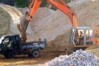 Công ty TNHH Xây dựng Phú Gia Thịnh không đính kèm giấy phép khai thác khoáng sản và không có hợp đồng với đơn vị cung cấp đã được cấp có thẩm quyền cấp phép khai thác khoáng sản. Ảnh minh họa: Nhã Chi