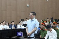 Cựu Chủ tịch UBND tỉnh Vĩnh Phúc Lê Duy Thành khai đã yêu cầu gia đình nộp lại 20 tỷ đồng và 1,3 triệu USD đã nhận.