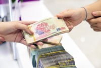 Luật Các tổ chức tín dụng (sửa đổi) khi đi vào cuộc sống sẽ đẩy nhanh tốc độ xử lý nợ xấu của tất cả ngân hàng. Ảnh: Dũng Minh 