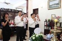 Bộ trưởng Nguyễn Văn Thắng dâng hương cố Thủ tướng Phan Văn Khải, cố Thủ tướng Võ Văn Kiệt 