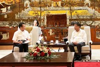 Phó chủ tịch UBND TP. Hà Nội Dương Đức Tuấn tiếp ông Tằng Tinh Hoa, Chủ nhiệm Ủy ban Giám sát và Quản lý Tài sản Nhà nước Trùng Khánh (Trung Quốc). Ảnh: Hoàng Linh