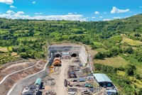 Các doanh nghiệp xây dựng hạ tầng đang có một nguồn công việc khổng lồ nhờ đầu tư công được đẩy mạnh