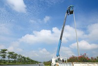 Gói thầu số 24 Thi công xây dựng điện chiếu sáng thuộc Dự án Đầu tư xây dựng tuyến đường bộ ven biển, đoạn qua tỉnh Ninh Bình (giai đoạn I) thuộc lĩnh vực thi công lắp đặt thiết bị điện. Ảnh minh họa: Nhã Chi