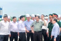 Thủ tướng kiểm tra Dự án thành phần 1 Cao tốc Châu Đốc - Cần Thơ - Sóc Trăng đoạn đầu cao tốc tại An Giang.