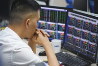 Khi mặt bằng giá cổ phiếu đã lên một mức cao, nhà đầu tư cần xem xét định giá cổ phiếu còn hợp lý hay không