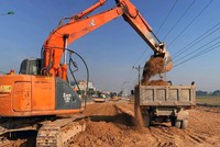 Tình trạng định mức, đơn giá lạc hậu, danh mục vật liệu, thiết bị xây dựng được công bố chưa đầy đủ dẫn đến khó khăn trong quá trình xác định dự toán cũng như thanh toán, quyết toán hợp đồng xây dựng. Ảnh: Lê Tiên