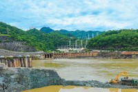 Nhiều hạng mục quan trọng của Dự án Nhà máy Thủy điện Hòa Bình mở rộng như cửa lấy nước, kênh dẫn vào… đã cơ bản hoàn thành. Ảnh: Ngọc Tuấn