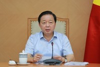 Phó thủ tướng Trần Hồng Hà làm việc với Bộ Xây dựng và Hội Kiến trúc sư Việt Nam về thiết kế mẫu nhà ở xã hội. Ảnh: VGP/Minh Khôi