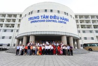 Sáng 13/8, Sở Du lịch Hà Nội phối hợp với Công ty TNHH MTV đường sắt Hà Nội và các doanh nghiệp Lữ hành trên địa bàn Thành phố khảo sát sản phẩm du lịch thuộc tuyến đường sắt đô thị số 2A (Hà Đông - Cát Linh). Ảnh: Hồ Hạ. 