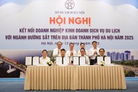 Lễ ký kết giữa các doanh nghiệp kinh doanh lữ hành với các đơn vị cung cấp dịch vụ, sản phẩm du lịch đường sắt.