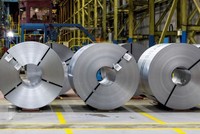 Các cuộn thép tại nhà máy ở Ontario, Canada. Ảnh minh hoạ: REUTERS/TTXVN