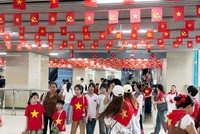 Hàng vạn người dân háo hức chờ đón sự kiện đặc biệt, trong đó metro tiếp tục là lựa chọn hàng đầu để di chuyển nhanh chóng, an toàn, văn minh.