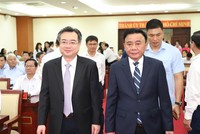 Phó bí thư thường trực Thành ủy TP.HCM Nguyễn Thanh Nghị (bên trái) được Bộ Chính trị điều động giữ chức Trưởng Ban Chính sách, Chiến lược Trung ương