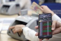 Vốn tín dụng nếu chảy mạnh vào thị trường chứng khoán sẽ tạo rủi ro bong bóng giá cổ phiếu