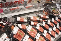 Thịt bò được bày bán tại siêu thị ở Tokyo, Nhật Bản. (Ảnh: Kyodo/TTXVN) 