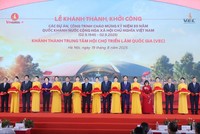 Các đồng chí lãnh đạo, nguyên lãnh đạo Đảng, Nhà nước cắt băng khánh thành công trình Trung tâm Triển lãm Việt Nam chào mừng kỷ niệm 80 năm Cách mạng Tháng Tám thành công và Quốc khánh nước Cộng hòa xã hội chủ nghĩa Việt Nam (2/9/1945 - 2/9/2025)- Ảnh: VGP/Nhật Bắc