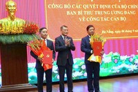 Ông Lê Minh Hưng trao Quyết định của Bộ Chính trị, Ban Bí thư Trung ương Đảng cho ông Lương Nguyễn Minh Triết và ông Phạm Đức Ấn.