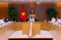 "Các bộ, ngành cần tiếp tục tập trung cao độ, có trách nhiệm, thống nhất về quan điểm, nghiên cứu sâu, có giá trị để tham gia vào Đề án", Phó thủ tướng lưu ý và nhấn mạnh cần làm rõ vai trò chủ đạo của kinh tế Nhà nước, tính dẫn dắt, tiên phong của doanh nghiệp nhà nước - Ảnh: VGP/Thu Sa