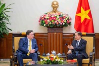Quyền Bộ trưởng Ngoại giao Lê Hoài Trung tiếp Đại sứ Hoa Kỳ Marc Knapper.