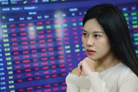 Rất khó để bắt đúng đáy nên nhà đầu tư có thể giải ngân dần 10-20% tại các vùng hỗ trợ gần