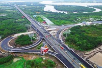 TP.HCM đặt trọng tâm vào thúc đẩy giải ngân vốn đầu tư công để thúc đẩy tăng trưởng. Trong ảnh: Công trình trọng điểm mở rộng cao tốc TP.HCM - Long Thành. Ảnh: Lê Toàn 