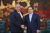 Thủ tướng Chính phủ Phạm Minh Chính (phải) và ông Bendito dos Santos Freitas.