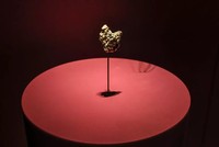 Một mẫu vật vàng được trưng bày tại Bảo tàng Lịch sử Tự nhiên Paris. Ảnh: AFP