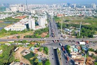 Nút giao Mỹ Thủy hiện mới đầu tư được một phần nên chưa giải quyết được tình trạng kẹt xe vào Cảng Cát Lái. Ảnh: Lê Toàn