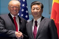 Chủ tịch Trung Quốc Tập Cận Bình (phải) và Tổng thống Mỹ Donald Trump. Ảnh: THX/TTXVN