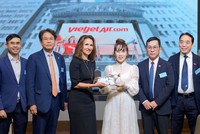 Chủ tịch NYSE Lynn Martin (váy đen) chào mừng Chủ tịch Vietjet Nguyễn Thị Phương Thảo thăm NYSE