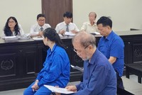 Các bị cáo tại phiên tòa sơ thẩm, mở lại hồi tháng 5/2025.