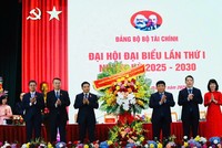 Lãnh đạo Chính phủ chúc mừng Đại hội đại biểu Đảng bộ Bộ Tài chính lần thứ I.
