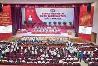 Các đại biểu tham gia biểu quyết nội dung chương trình đại hội tại phiên trù bị. 