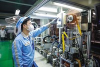 Không có công nghiệp mạnh, Việt Nam không có độc lập kinh tế thực sự. Ảnh: Đức Thanh 