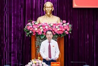 Chủ tịch UBND tỉnh Vĩnh Long Lữ Quang Ngời nêu ý kiến thảo luận tại tổ Khu vực Vĩnh Long