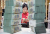 Tín dụng đang tăng quá cao nên không thể trông chờ vào kênh này để thúc đẩy tăng trưởng kinh tế